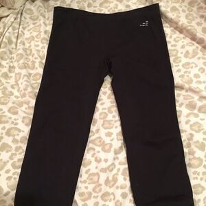 Capri Leggings w Side Dots & Ruched Legs
